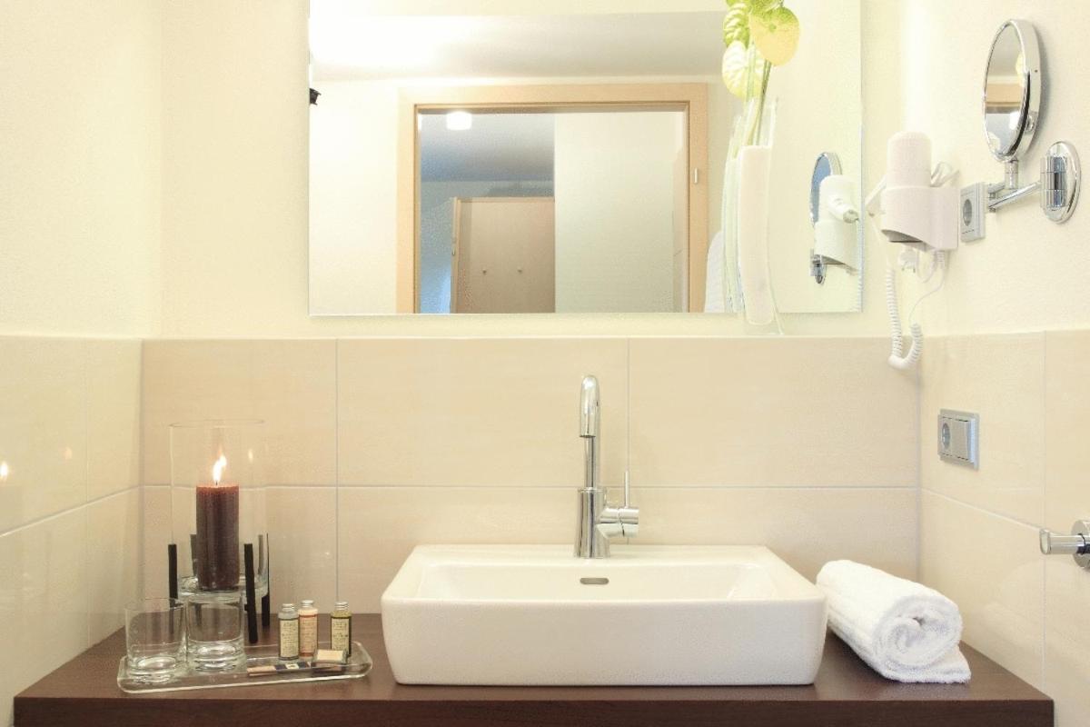 Klozbuecher - Das Landhotel Ellwangen Bagian luar foto