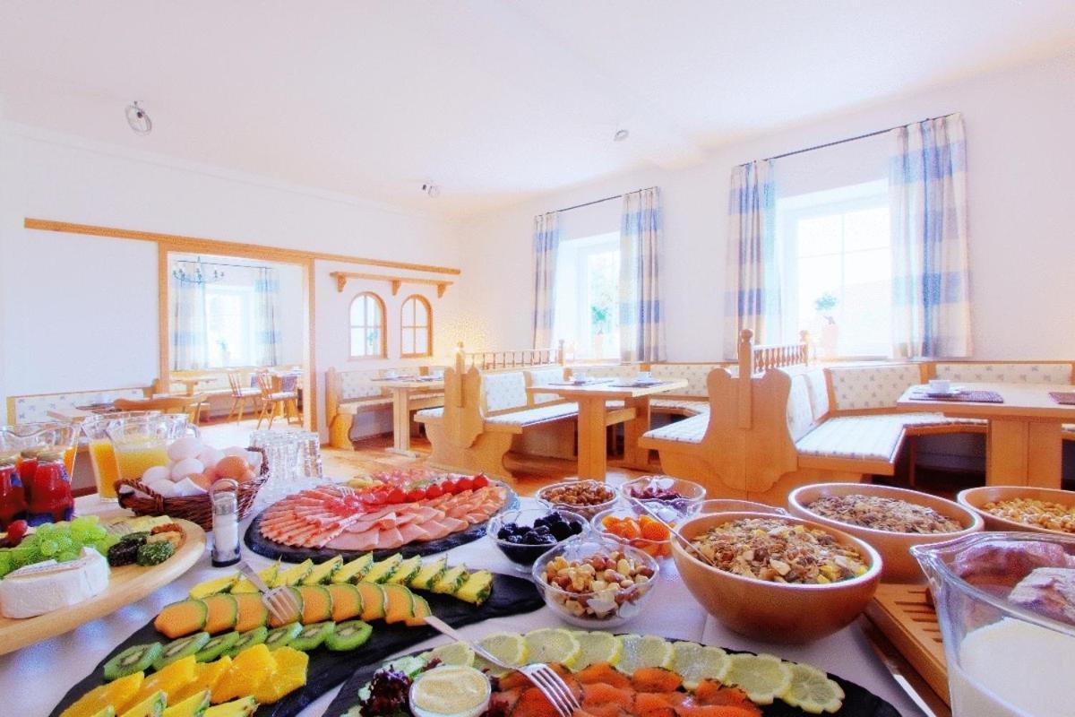 Klozbuecher - Das Landhotel Ellwangen Bagian luar foto